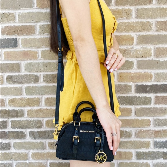 👜💕-NWT Michael Kors Mini Crossbody Camera Bag - Picture 7 of 8